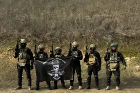 De Salvador ao Front: grupo promete altos salários para recrutar jovens à Ucrânia - Imagem