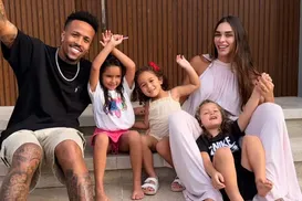 De férias na Bahia, esposa de jogador da seleção se envolve em polêmica com enteada - Imagem