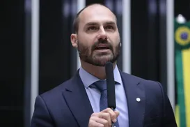 Bolsonaro Free? Eduardo vai até local sagrado em Israel e faz pedido - Imagem