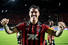 Em lágrimas, Lucas Halter expõe drama da permanência do Vitória - Imagem