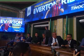 Everton Ribeiro recebe título de Cidadão Soteropolitano em solenidade - Imagem