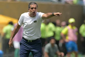 Ex-Bahia tem mala cheia de camisas de times brasileiros furtada - Imagem