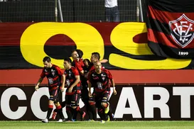 Ex-Vitória rescinde contrato na Europa e negocia com clube da Série A - Imagem