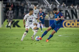 Irreconhecível, Vitória é goleado pelo Bragantino e retorna ao Z-4 - Imagem