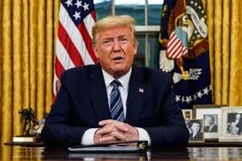 Trump confirma diálogo com Irã, mas mantém frota naval de prontidão - Imagem