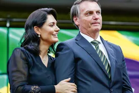 “Não está bem”: Michelle revela acidente de Bolsonaro na prisão - Imagem