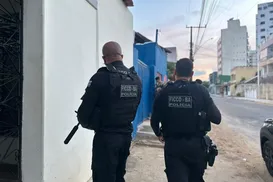 Mulher que negociava armas para facções é presa em operação na Bahia - Imagem