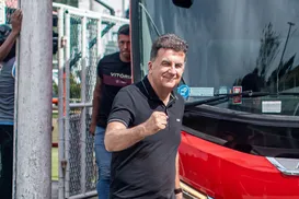 "Não acertamos": Fábio Mota expõe desgaste no Vitória após permanência - Imagem