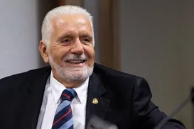 “Não cabia manter um condenado e outro ausente”, diz Wagner sobre cassações - Imagem