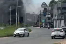 Grande protesto bloqueia Av. Gal Costa e gera caos no trânsito de Salvador - Imagem