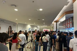 Venda de ingressos para show de Guns N' Roses gera longas filas em Salvador - Imagem