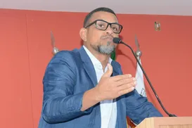 Alagoinhas: Vereador é vítima de tentativa de homicídio e tem carro atingido por tiros - Imagem