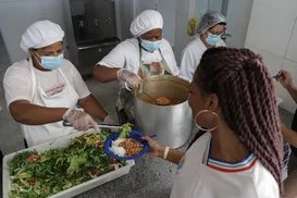 Alimentação escolar da Bahia viraliza na web: "um banquete" - Imagem