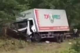 Bahia: jovem morre atropelada ao tentar saquear carga na BR-116 - Imagem