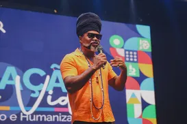 Carlinhos Brown abre calendário escolar de 2026 em Candeias - Imagem