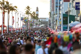 Carnaval de Salvador: mistura de ritmos agita 1º dia e divide opiniões - Imagem