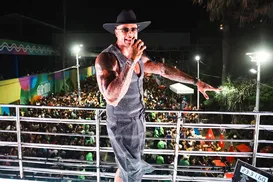 Pipoco: Léo Santana agita circuito Orlando Tapajós em Salvador - Imagem