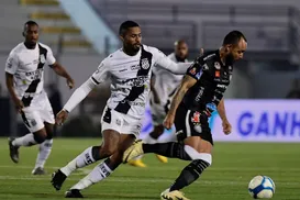 Em crise, clube sob greve de atletas é processado em quase R$ 1 milhão - Imagem