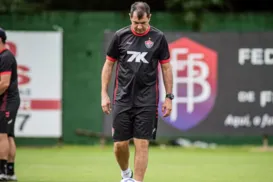 Técnico que comandou Vitória em vexame vai assumir time da Arábia Saudita - Imagem