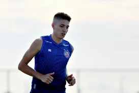 Ex-xodó do Bahia fracassa na Europa e volta ao Brasil para atuar em time modesto - Imagem