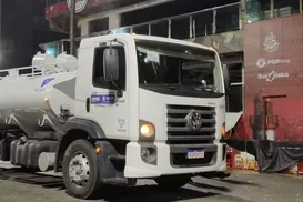 Foliã morre atropelada por caminhão de limpeza no Carnaval de Salvador - Imagem