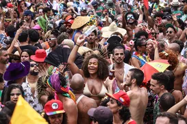 Folião barrado no Elevador Lacerda por sunga; saiba as regras para o Carnaval de Salvador - Imagem