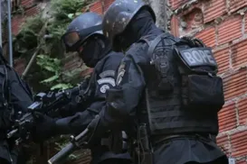 Homem morre após granada explodir no seu cinto durante confronto em Salvador - Imagem