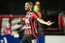 Lá ele! Com bom humor, Fabri comenta grande estreia do Vitória - Imagem