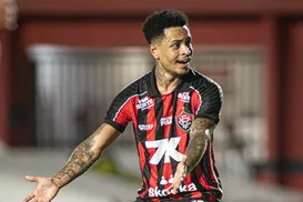 Matheuzinho lamenta erros do Vitória em goleada contra o Palmeiras - Imagem