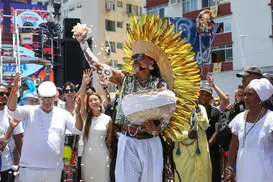 “Minhas músicas não são de murro no olho”, rebate Carlinhos Brown - Imagem