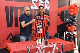 Novo camisa 5 do Vitória, Riccieli é apresentado: "Clube gigante" - Imagem