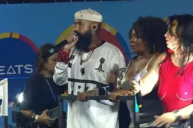 “Olê, olê, olá, Lula, Lula”:  BaianaSystem puxa coro para presidente na Avenida - Imagem