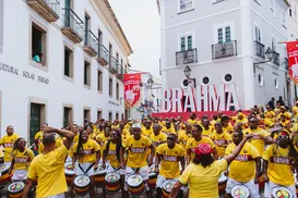 Batismo baiano de Ancelotti: percussionistas do Olodum dão boas-vindas ao técnico - Imagem
