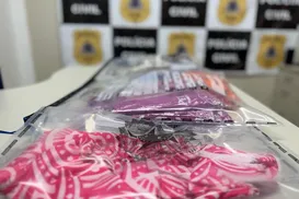 Três suspeitos são presos e mais de 150 abadás apreendidos em operação - Imagem