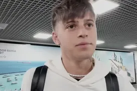 Reforço gringo do Vitória é flagrado no aeroporto: "Estou emocionado" - Imagem