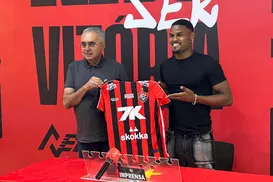 Vitória apresenta Nathan Mendes: "Darei minha vida dentro de campo" - Imagem