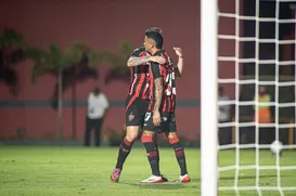 Vitória joga bem e vence o Remo por 2 a 0 na estreia do Brasileirão - Imagem