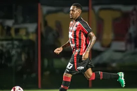 Vitória perde zagueiro titular nas primeiras rodadas do Brasileirão - Imagem