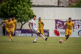Vitória sofre com expulsão e apenas empata com o Porto no Baiano - Imagem