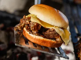 Sanduíche solidário da Fenagro oferece refeição completa por R$ 15 - Imagem