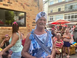 Gandhy de "todes": foliões LGBTs celebram diversidade no tapete branco - Imagem