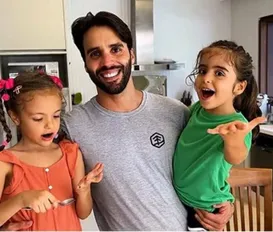 Filhas de Ivete curtem dia na Fenagro ao lado do pai, Daniel Cady - Imagem