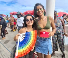 Que calor é esse? Alta temperatura desafia foliões na Barra - Imagem