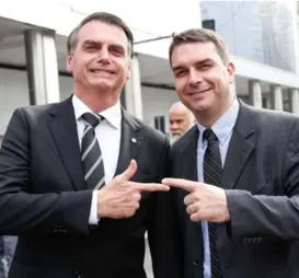 Antes de cirurgia, Bolsonaro escreve carta e confirma pré-candidatura de Flávio - Imagem
