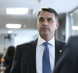 Flávio Bolsonaro diz que candidatura é para valer: “Irreversível” - Imagem