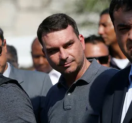 Sem palanque, Flávio aposta em agenda religiosa na pré-campanha - Imagem