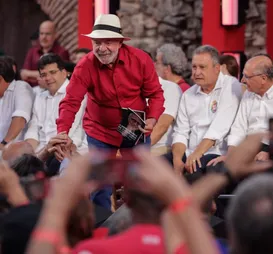 Lula usa aniversário do PT na Bahia para comparar legados na Saúde e Educação - Imagem