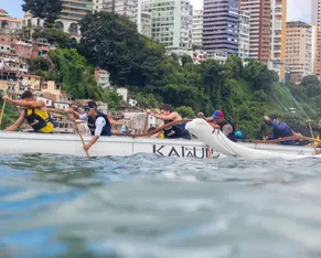 Canoa havaiana em Salvador: passeio de 4km está mudando a forma de ver a cidade - Imagem