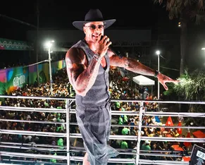 Pipoco: Léo Santana agita circuito Orlando Tapajós em Salvador - Imagem