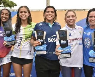 Aos 17 anos, bicampeã fica atrás apenas de Ana Marcela na Travessia